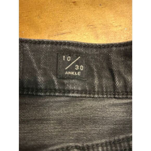 Lucky Brand Faded Black Ankle Jeans Raw Hem Distressed Size 10/30 (8734) - Picture 4 of 9